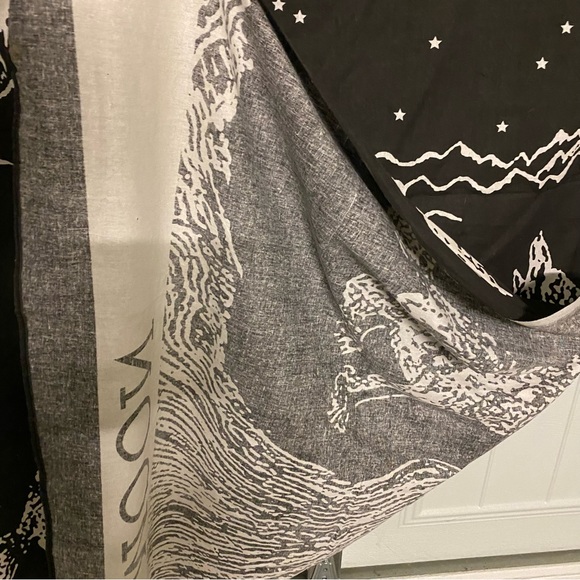 Urban Outfitters HUGE The Moon Tarot Card Thin Tapestry Wall Decoration - Picture 6 of 12